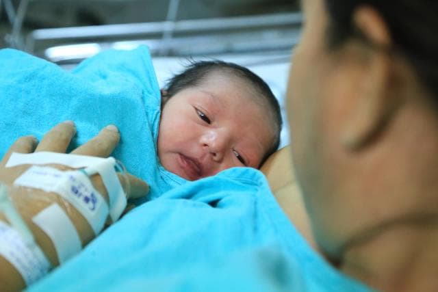 Niños deben recibir atención médica desde que nacen, dice Seguro Social