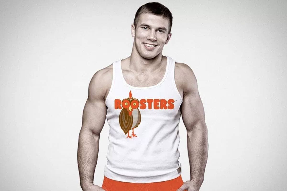 Hooters Incluye a hombres en el menú