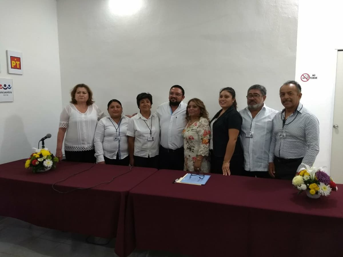 Se registra independiente por la presidencia en Cozumel