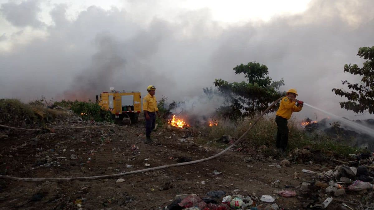 Sofocado a la mitad el incendio en Calderitas