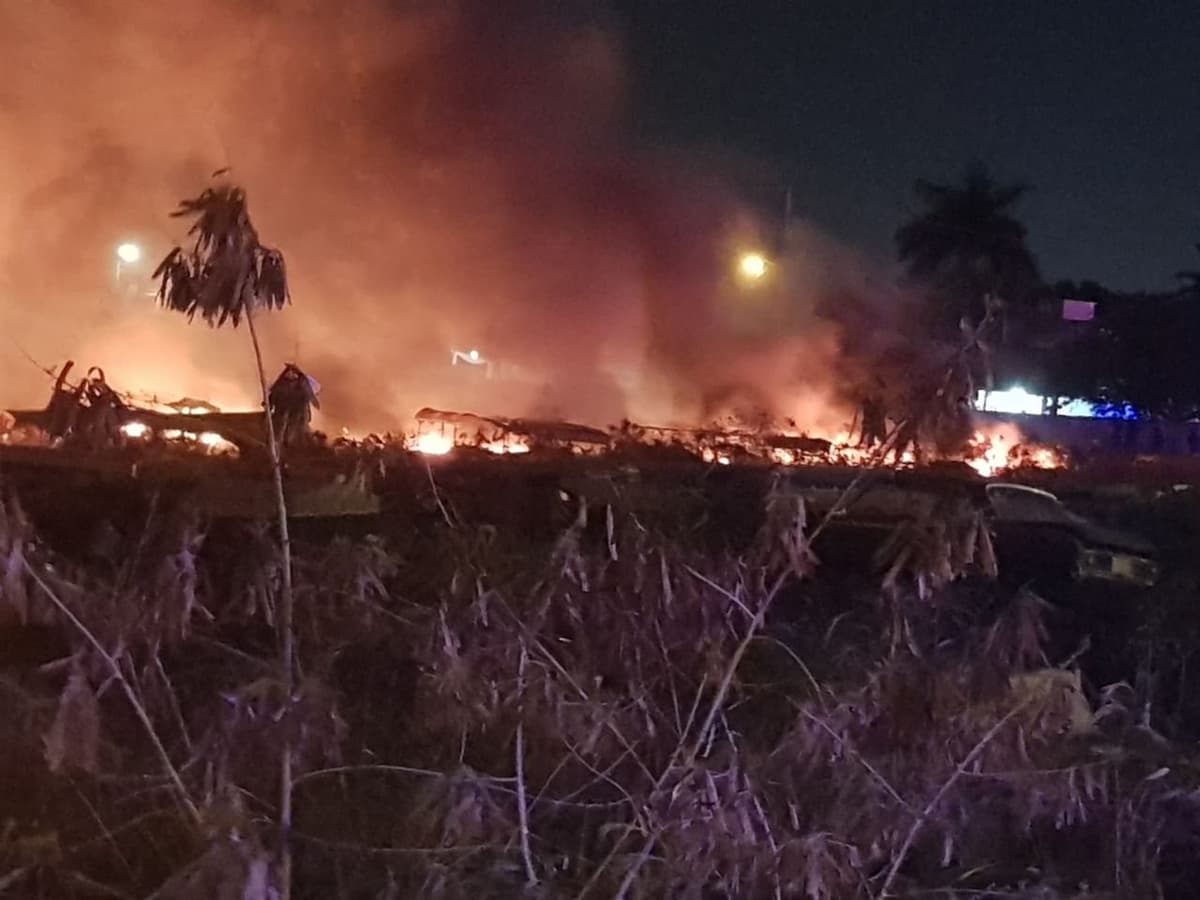 Arden vehículos en corralón de la policía de Yucatán