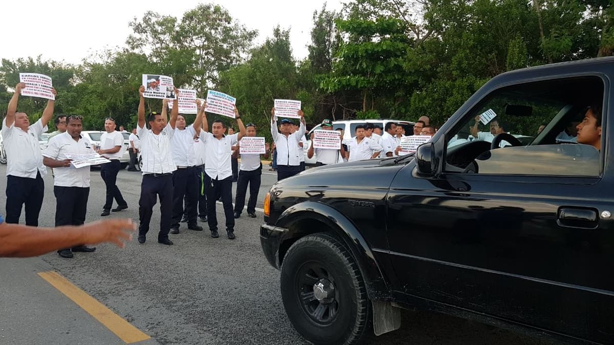 Caravana de taxistas desiste de ir al aeropuerto; va al Ceviche
