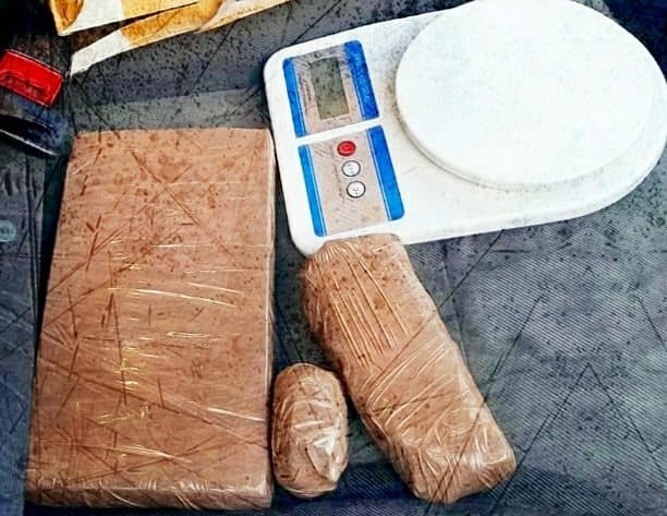Cae sujeto con kilo y medio de cocaína en Paseos del Mar