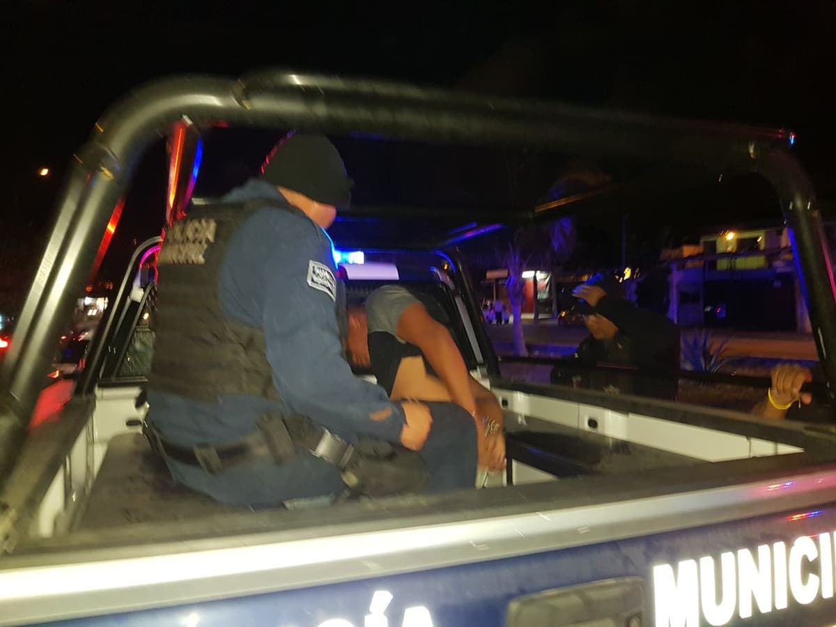Sujetos quieren aprovechar oscuridad para asaltar a una señora, hay dos detenidos