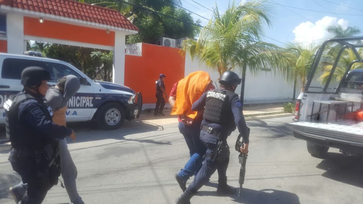 Detienen a ocho asaltantes tras persecución y balacera