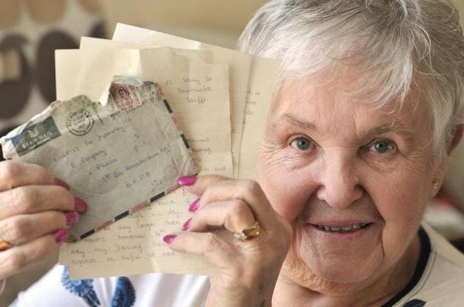 Mandó una carta de amor y regresa a ella 57 años después