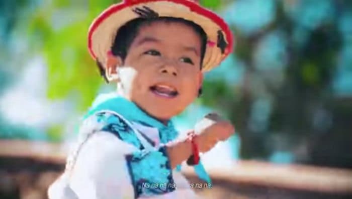 Yuawi, el niño de "Movimiento Naranja" visita la Riviera Maya (Video)