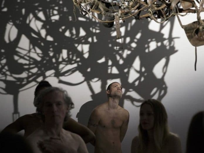 Abre las puertas a nudistas este museo