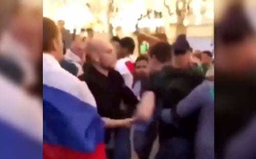 Mexicano utiliza el "ruspañol" para separar una pelea (Video)