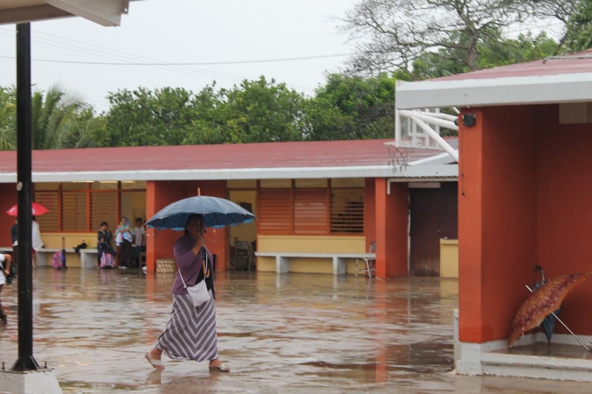 Ausentismo del 80% por lluvias en Lázaro Cárdenas