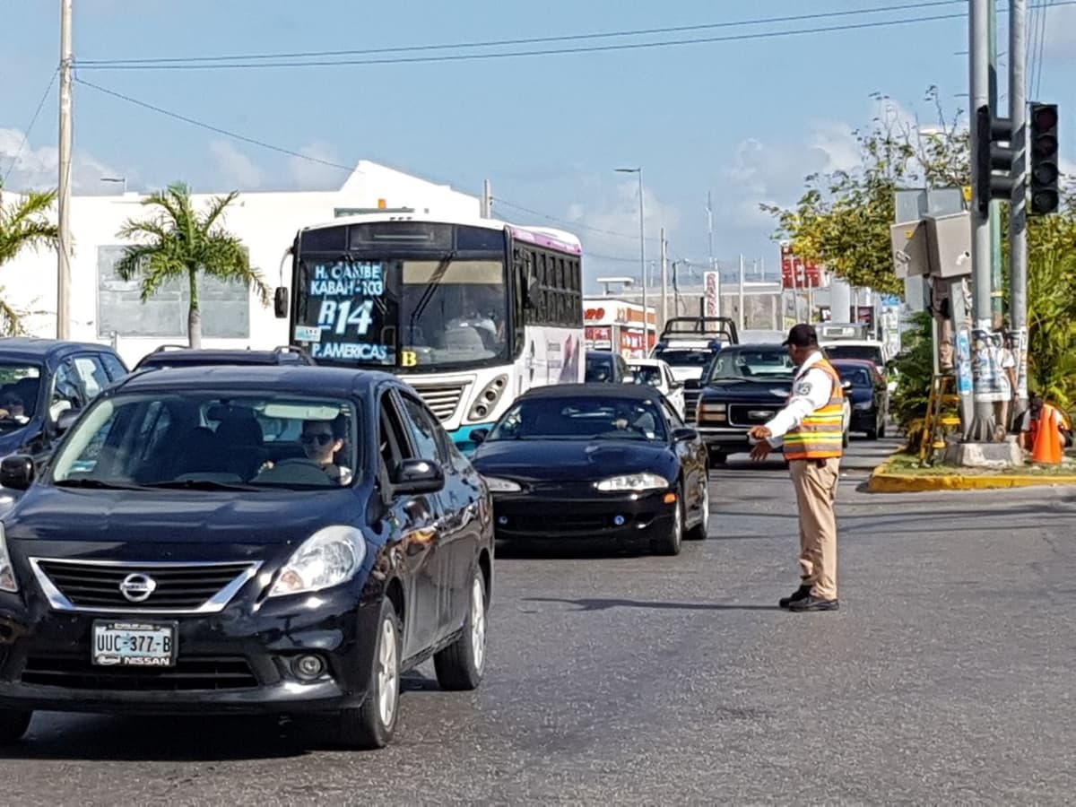 Prohíben más vueltas a la izquierda en Cancún