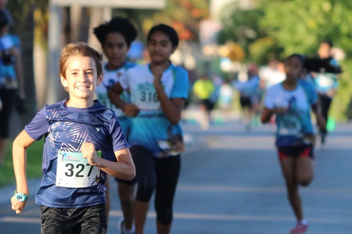 Mercado y Cruz ganan carrera atlética en Cancún
