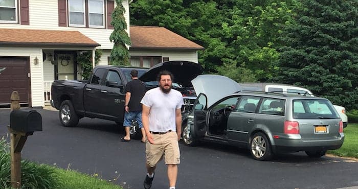 Joven de 30 años por fin abandona la casa de sus padres