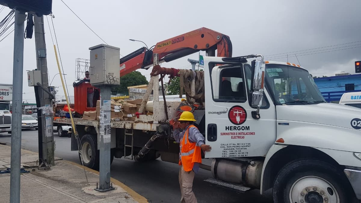 Denuncian fallas en las nuevas luminarias de Cancún