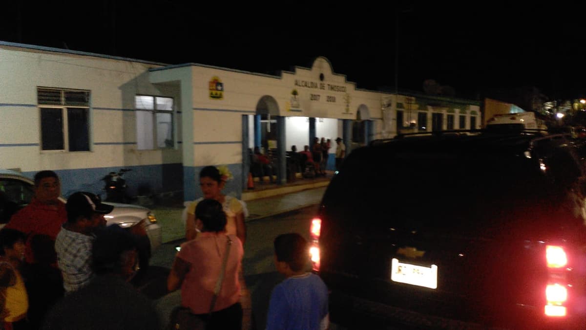 Agreden vehículo de diputada Gabriela Angulo en Tihosuco