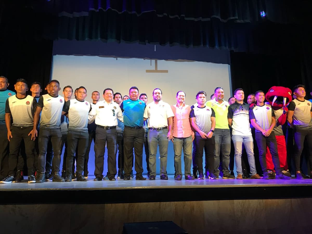 Presentan a los Pioneros de Cancún FC