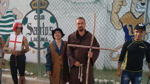 Se viste de sacerdote "Lord nazi ruso" en Cancún