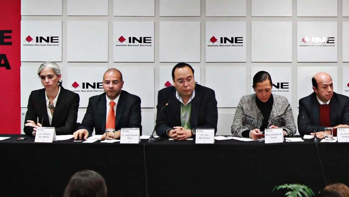 INE guarda un minuto de silencio por candidatos asesinados