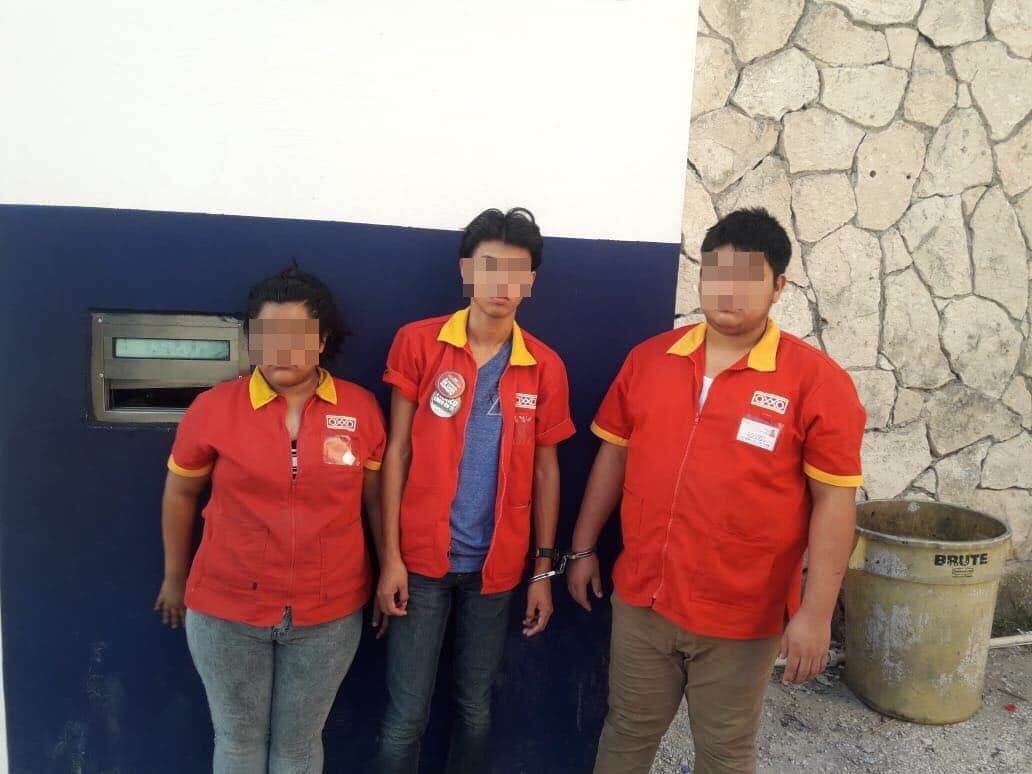 Asaltan un OXXO en complicidad con los empleados