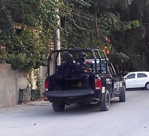 Detienen a dos supuestos extorsionadores en restaurante