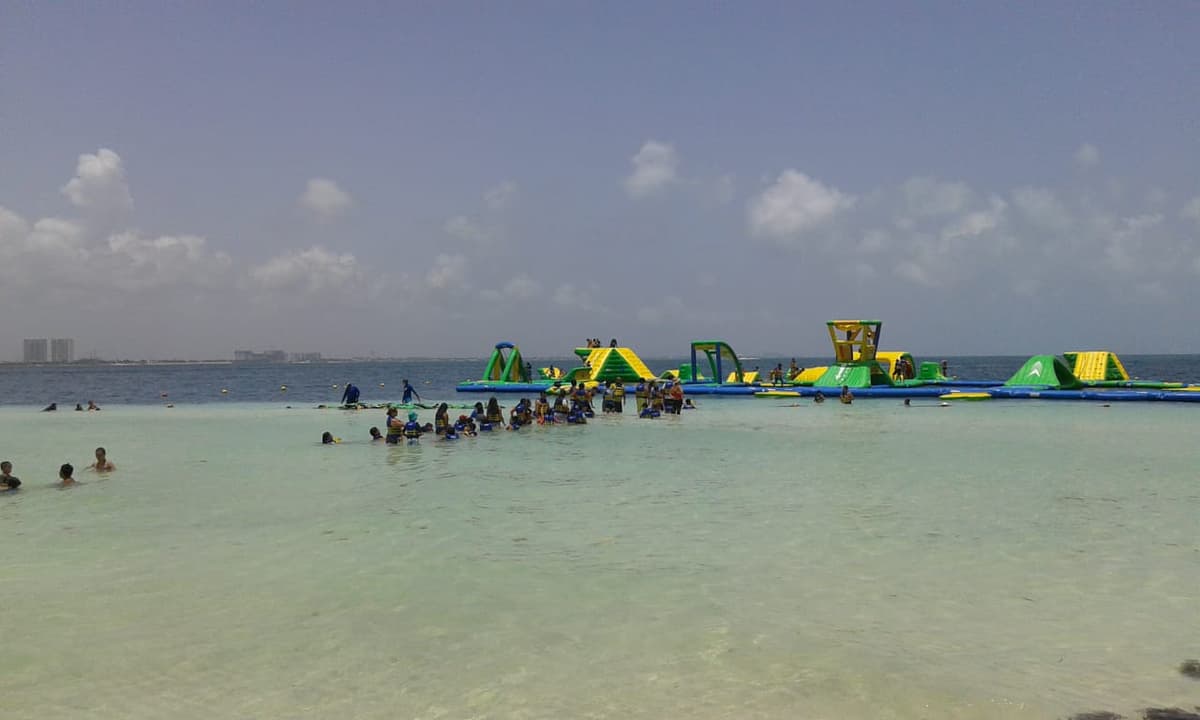 Reabren Playa Langosta