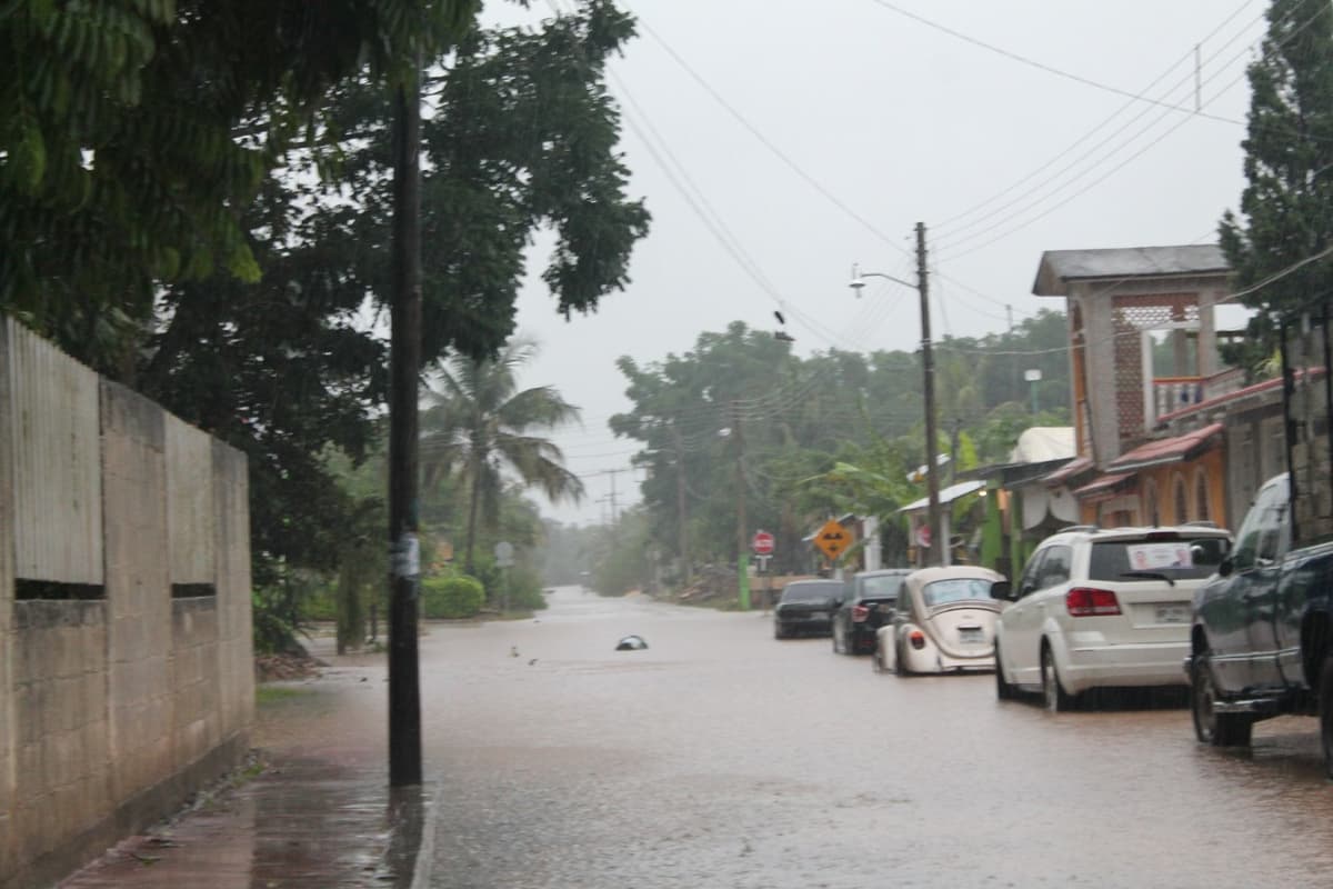 “Paralizan” lluvias actividades en Kantunilkín
