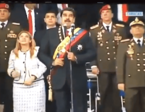 Nicolás Maduro sufre atentado durante celebración nacional (Video)