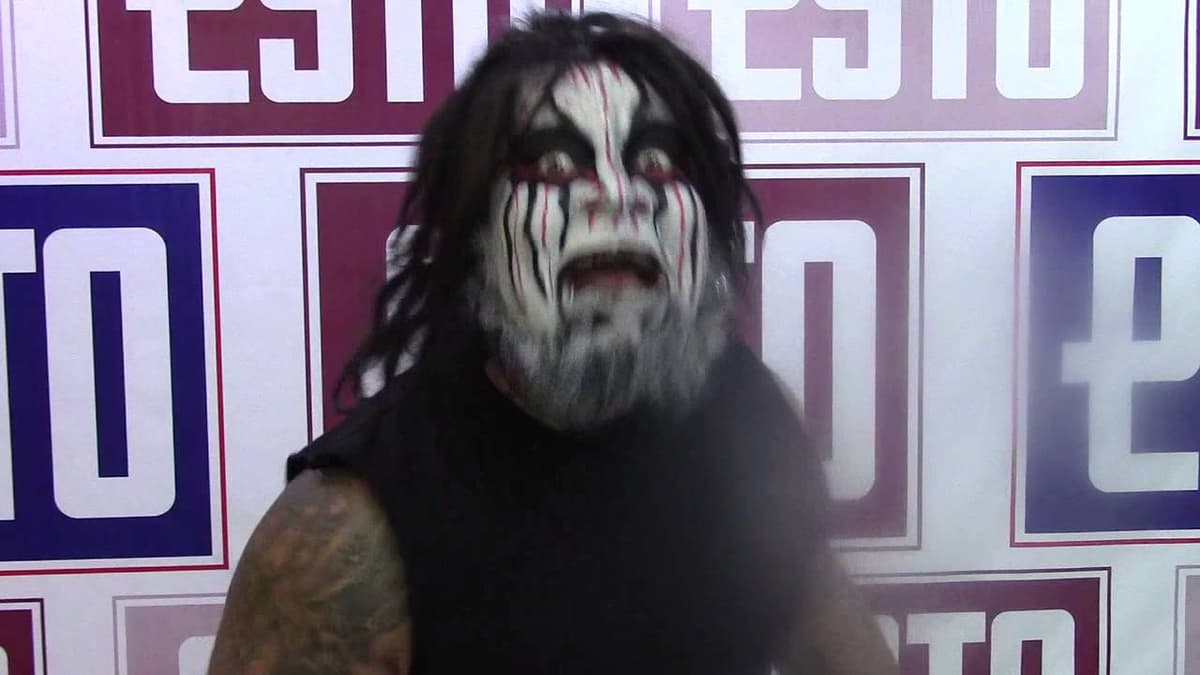 Luchador arremete contra fotógrafa por burlarse de su sobrepeso (Video)