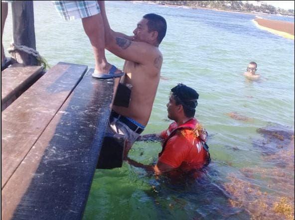 Rescata la Marina a una persona en las costas de Mahahual