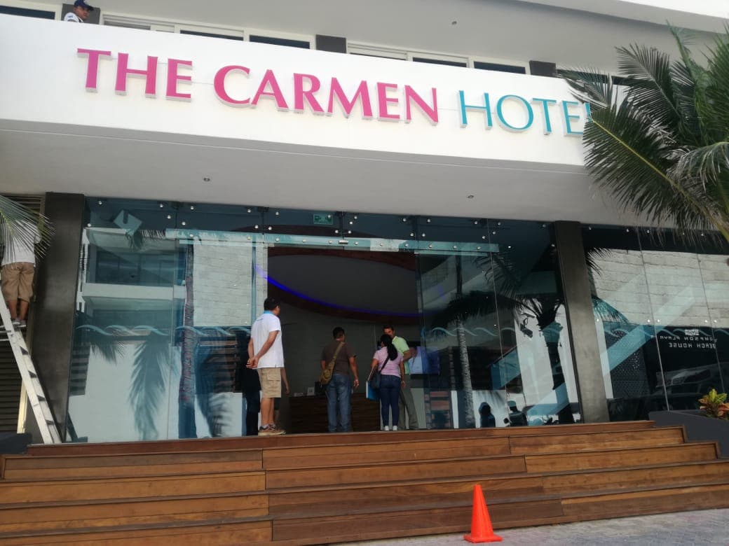 Hallan a extranjero muerto en hotel de Playa