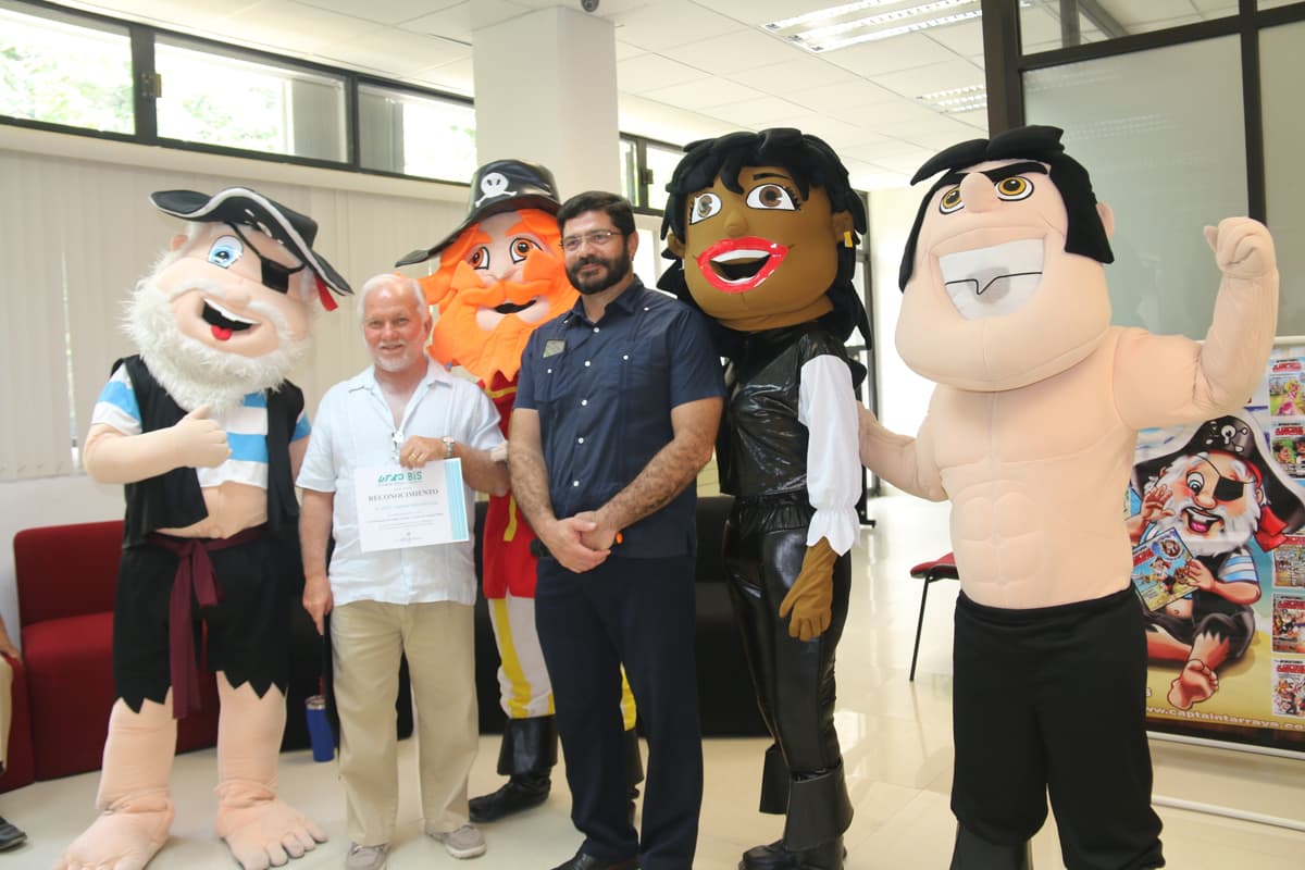 Presentaron el libro infantil  “Un pirata de corazón noble” en Playa del Carmen