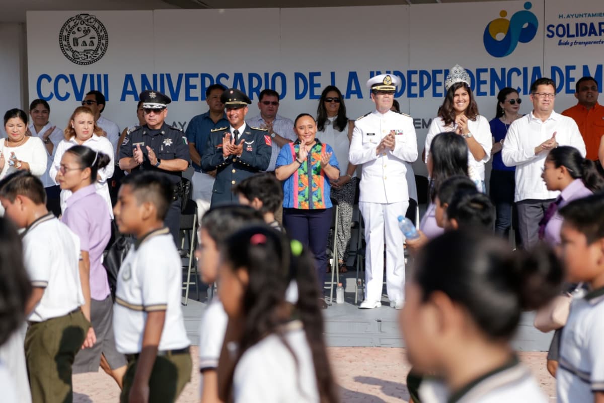 Celebran en Solidaridad más de 22 mil personas la Independencia de México