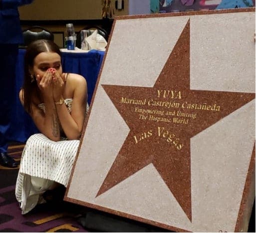 Recibe Yuya su propia estrella en el Paseo de la Fama