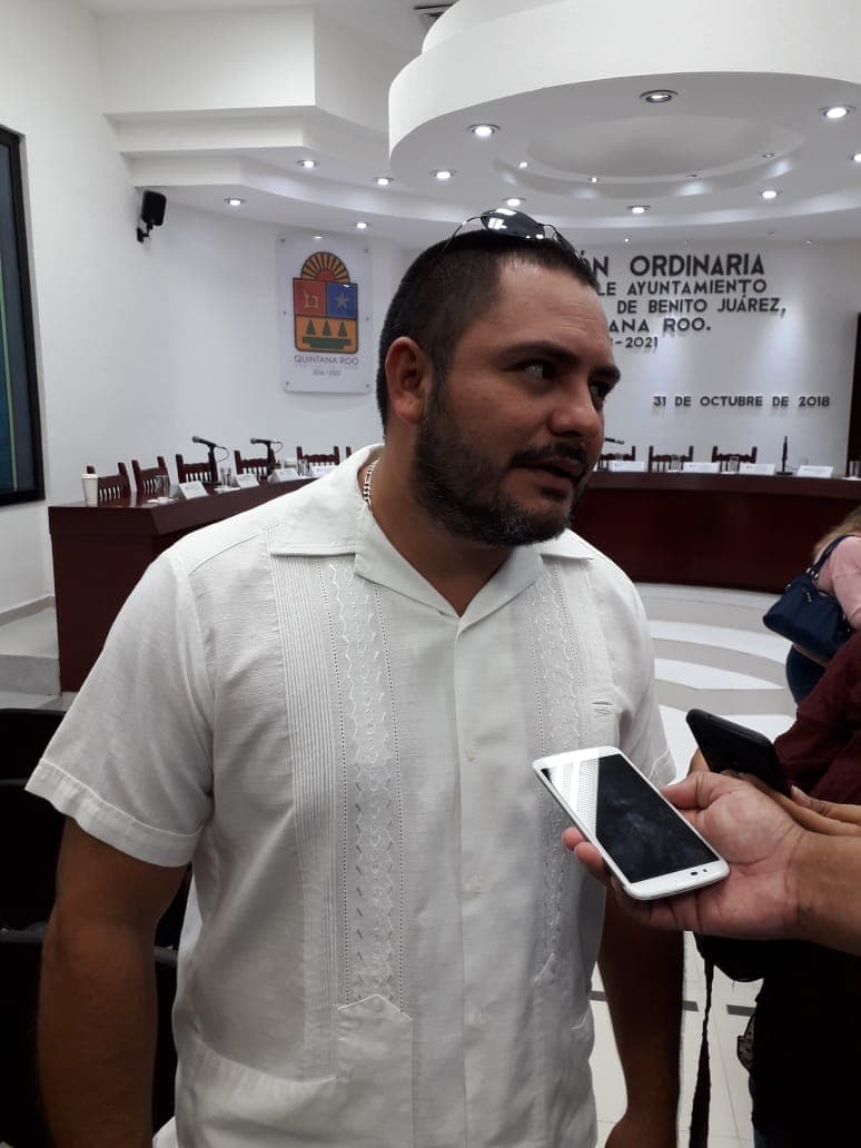 Respalda regidor independiente la renta de patrullas en Cancún