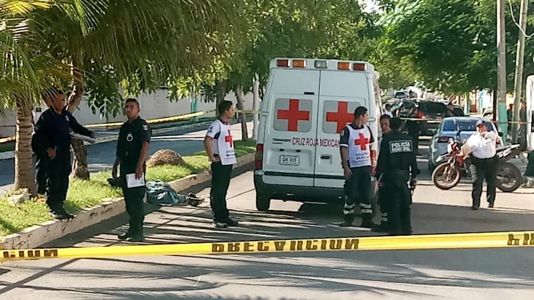 Fallece motociclista al derrapar