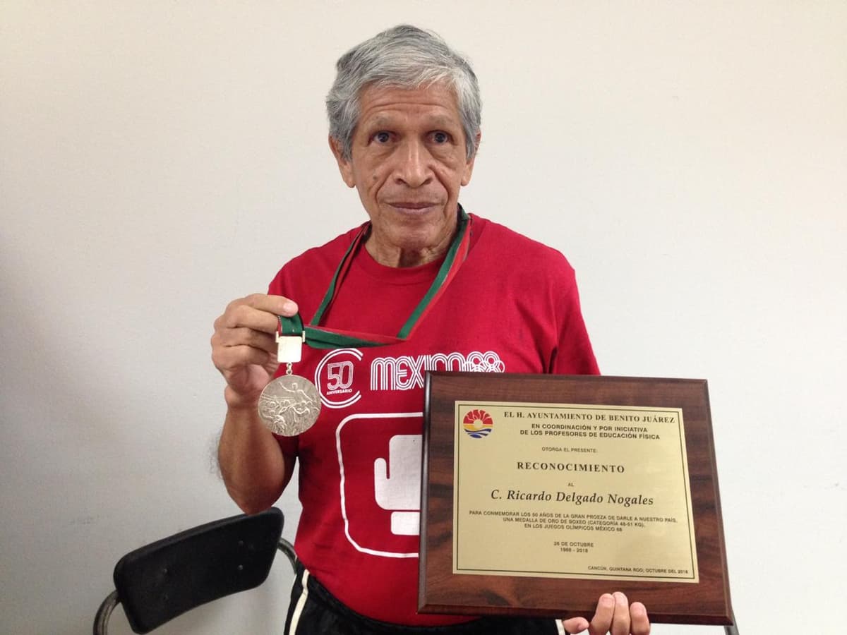 Entregan reconocimiento al pulgista Ricardo Delgado