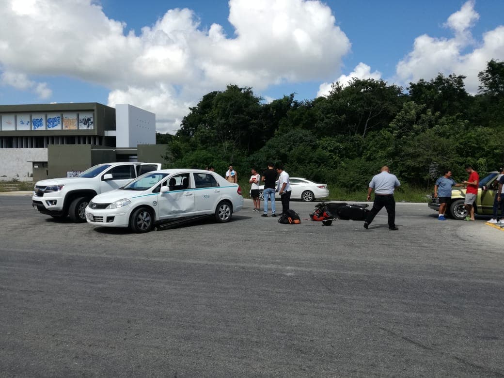 Chocan jugadores del Inter Playa en moto