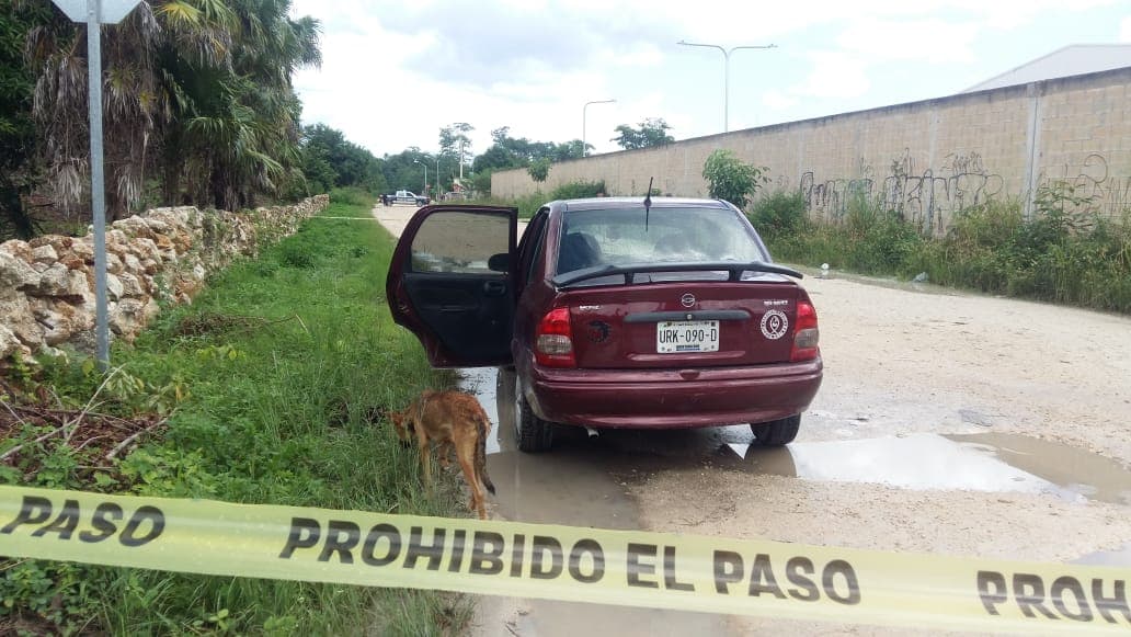 Roba automóvil con niño adentro y lo abandona