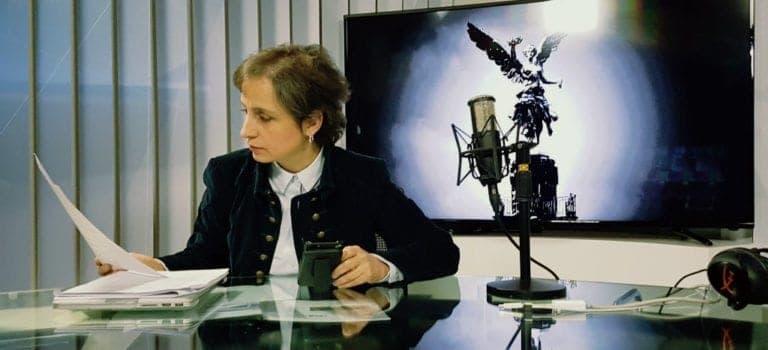 Carmen Aristegui vuelve a la radio después de tres años de censura; AMLO la felicita