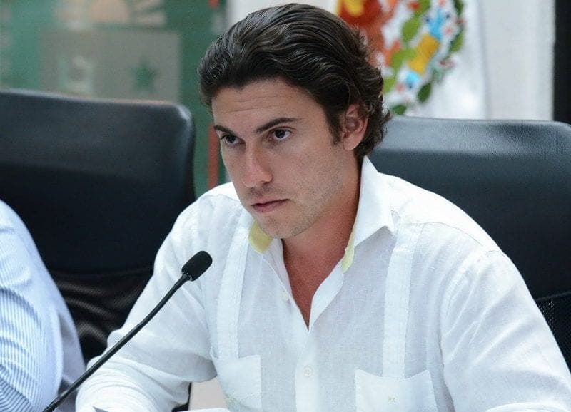 Renta de patrullas, negocio redondo de Remberto Estrada