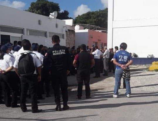 Desactivan paro de policías; logran acuerdos