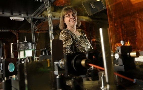 Otorgan Nobel de Física a Donna Strickland, la tercera mujer en recibirlo
