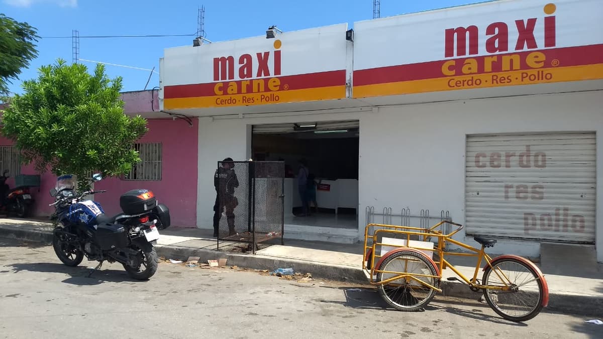 Asaltan Maxicarnes en Playa del Carmen
