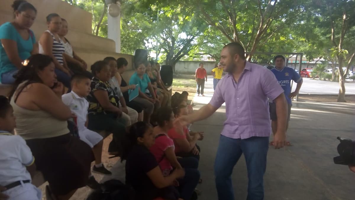 Seguridad Pública deja colgados a padres de familia