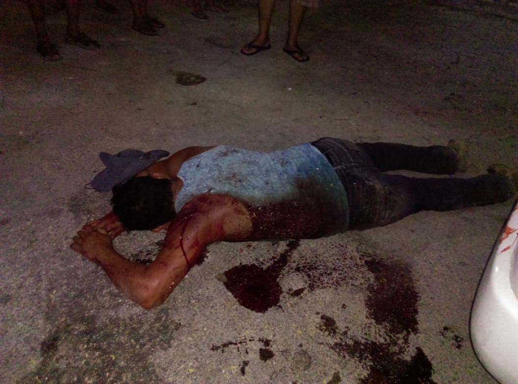 Le clava un cuchillo antes que darle más dinero para su droga