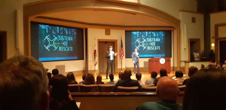 Estudiantes buscan utilizar drones para combatir incendios forestales