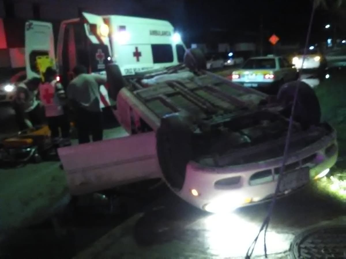 Tremenda volcadura en Chetumal