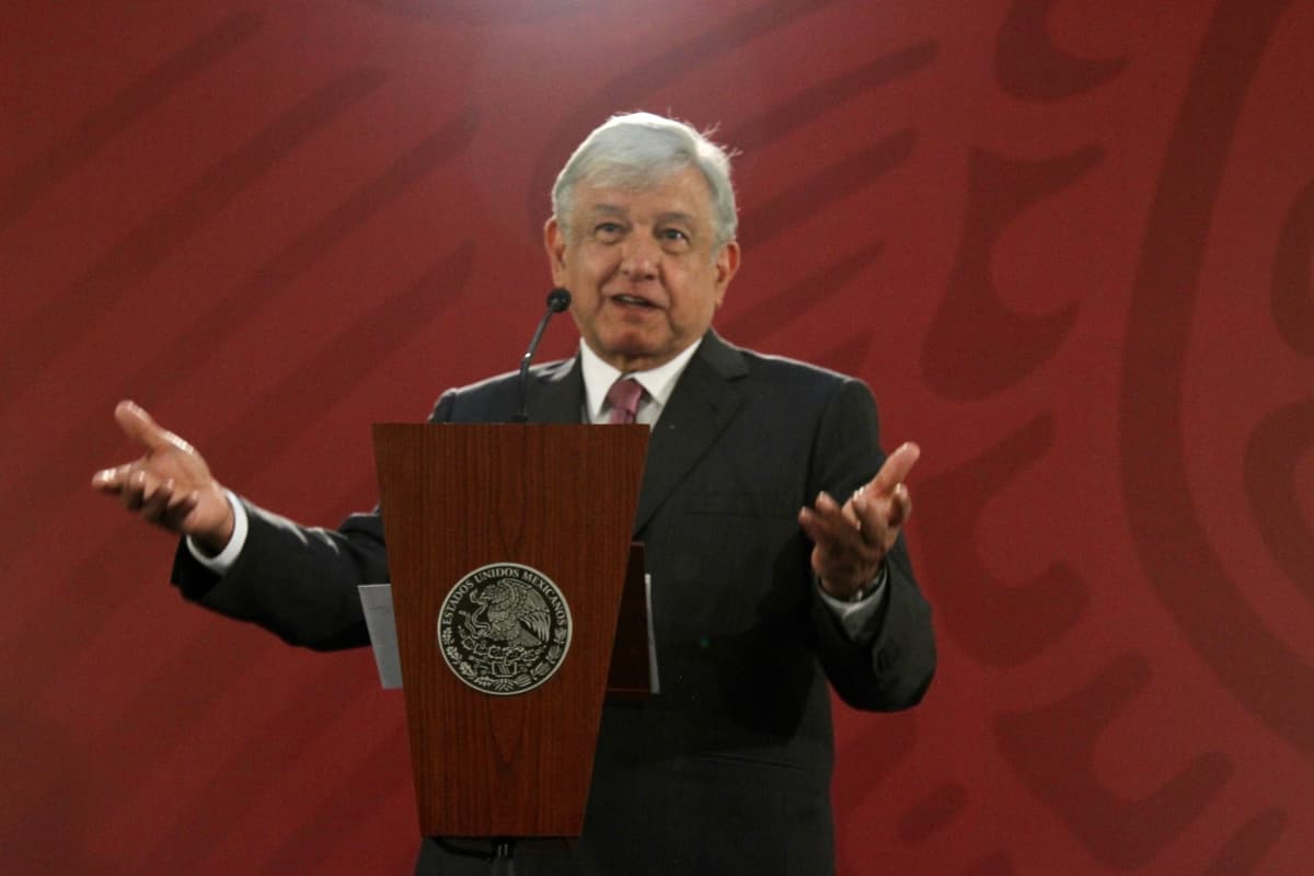Por elecciones, INE suspende "mañaneras" de AMLO