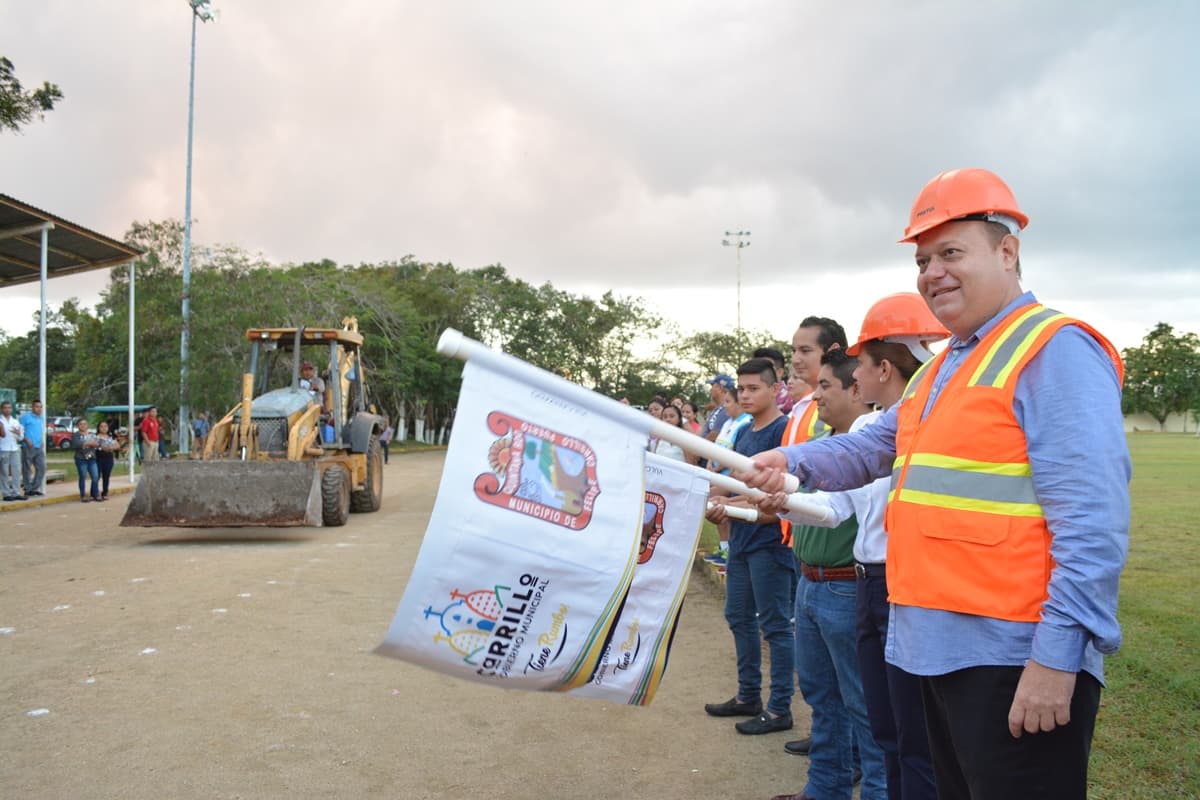 José Esquivel da banderazo en rehabilitación de la Unidad Deportiva Chan Santa Cruz