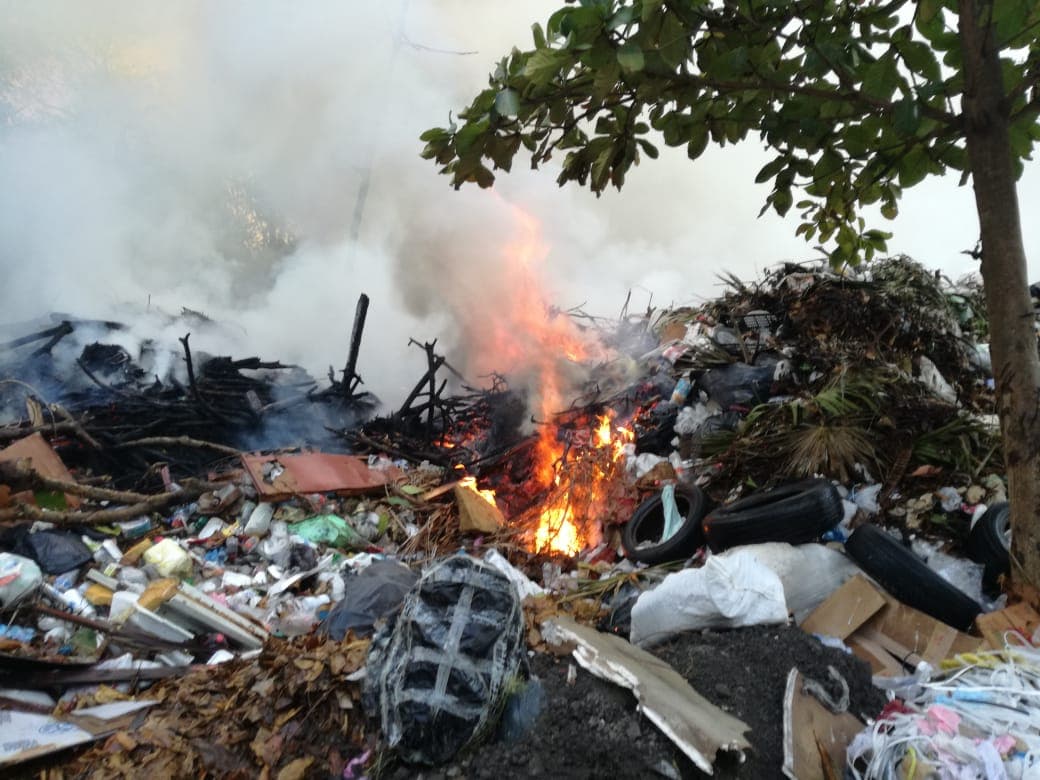 Arde patio de Servicios Públicos en Playa del Carmen